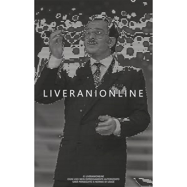 RETROSPETTIVA DOMENICO MODUGNO CANTANTE NELLA FOTO DOMENICO MODUGNO NELLA TRASMISSIONE TELEVISIVA“ LA LUNA NEL POZZO “ NELL\'ANNO 1984 AG ALDO LIVERANI SAS    
