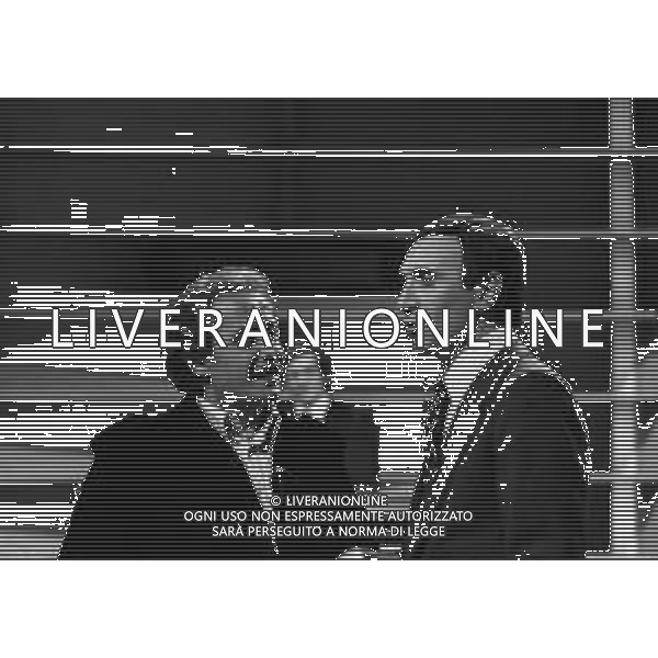 RETROSPETTIVA DOMENICO MODUGNO CANTANTE NELLA FOTO DOMENICO MODUGNO NELLA TRASMISSIONE TELEVISIVA “ CHI “CON PIPPO BAUDO NELL\'ANNO 1977 AG ALDO LIVERANI SAS