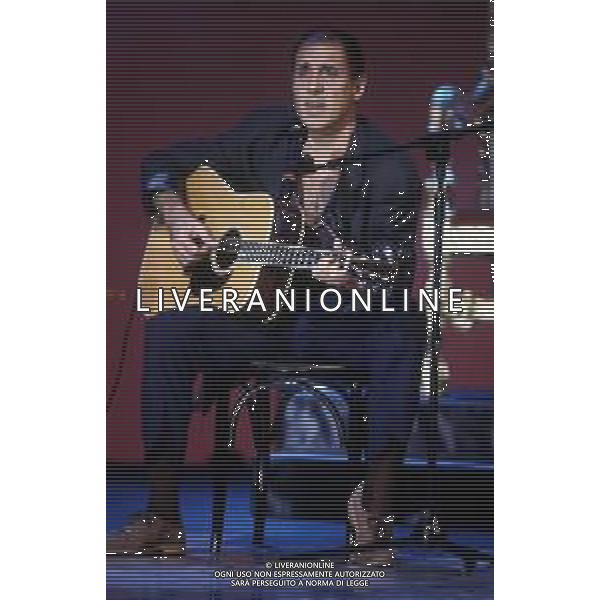 DIAP-RETROSPETTIVA ADRIANO CELENTANO ATTORE CANTANTE  NELLA FOTO ADRIANO CELENTANO NELL\'ANNO 1991 NELLA TRASMISSIONE TELEVISIVA “NOTTE ROCK“  AG ALDO LIVERANI SAS 