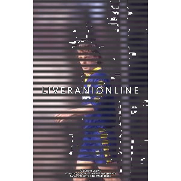 DIAP-RETROSPETTIVA CLAUDIO LUNINI CALCIATORE NELLA FOTO CLAUDIO LUNINI CON LA MAGLIA DEL VERONA CALCIO CALCIO ANNO 1990-1991 AG ALDO LIVERANI SAS