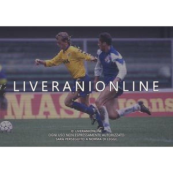 DIAP-RETROSPETTIVA CLAUDIO LUNINI CALCIATORE NELLA FOTO CLAUDIO LUNINI CON LA MAGLIA DEL VERONA CALCIO CALCIO ANNO 1990-1991 AG ALDO LIVERANI SAS