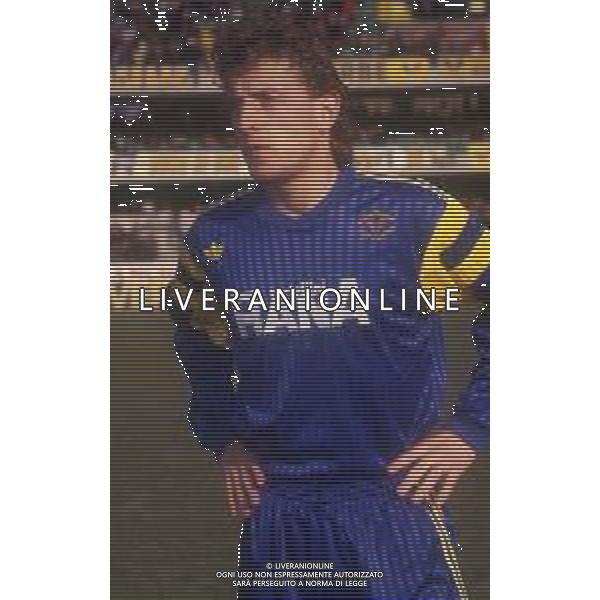 DIAP-RETROSPETTIVA CLAUDIO LUNINI CALCIATORE NELLA FOTO CLAUDIO LUNINI CON LA MAGLIA DEL VERONA CALCIO CALCIO ANNO 1990-1991 AG ALDO LIVERANI SAS
