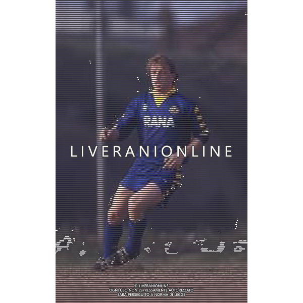 DIAP-RETROSPETTIVA CLAUDIO LUNINI CALCIATORE NELLA FOTO CLAUDIO LUNINI CON LA MAGLIA DEL VERONA CALCIO CALCIO ANNO 1990-1991 AG ALDO LIVERANI SAS