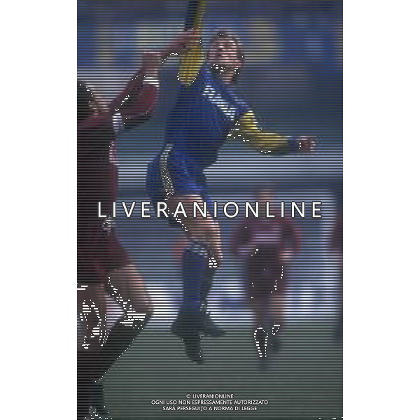 DIAP-RETROSPETTIVA CLAUDIO LUNINI CALCIATORE NELLA FOTO CLAUDIO LUNINI CON LA MAGLIA DEL VERONA CALCIO CALCIO ANNO 1990-1991 AG ALDO LIVERANI SAS
