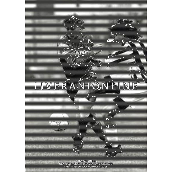 ST-RETROSPETTIVA CLAUDIO LUNINI CALCIATORE NELLA FOTO CLAUDIO LUNINI CON LA MAGLIA DEL VERONA CALCIO CALCIO ANNO 1990-1991 AG ALDO LIVERANI SAS