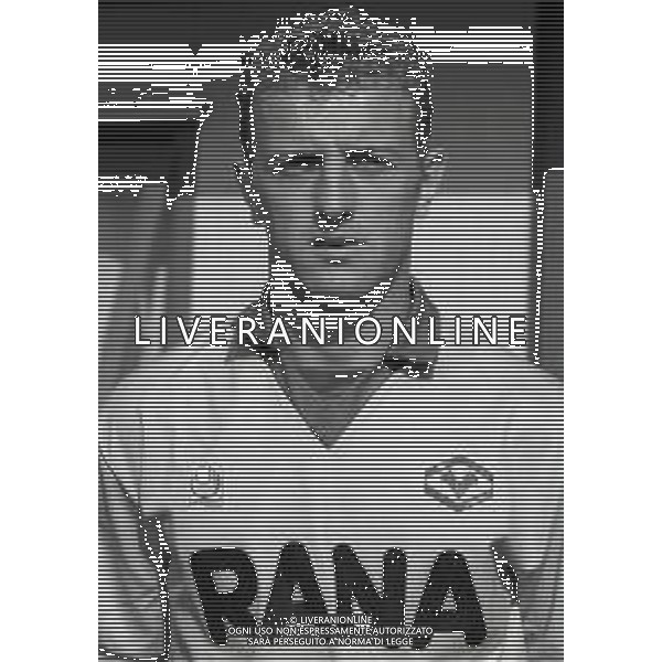 NEG-RETROSPETTIVA CLAUDIO LUNINI CALCIATORE NELLA FOTO CLAUDIO LUNINI CON LA MAGLIA DEL VERONA CALCIO CALCIO ANNO 1990-1991 AG ALDO LIVERANI SAS