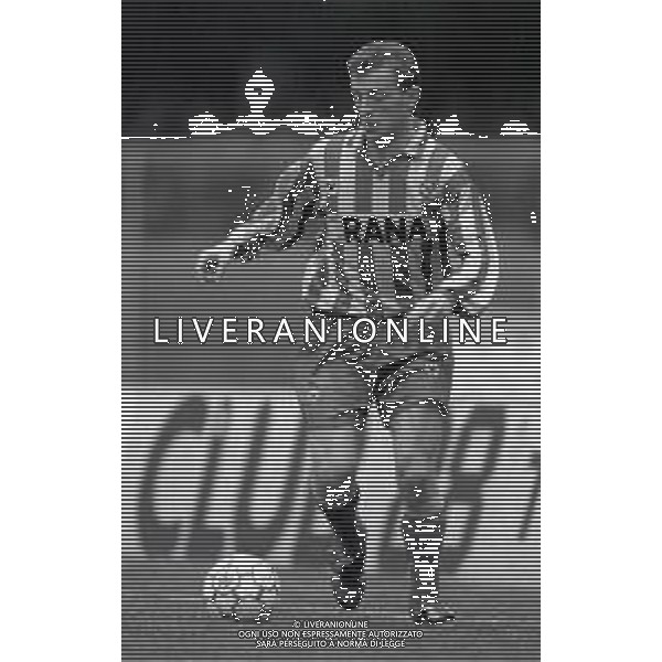NEG-RETROSPETTIVA CLAUDIO LUNINI CALCIATORE NELLA FOTO CLAUDIO LUNINI CON LA MAGLIA DEL VERONA CALCIO CALCIO ANNO 1990-1991 AG ALDO LIVERANI SAS