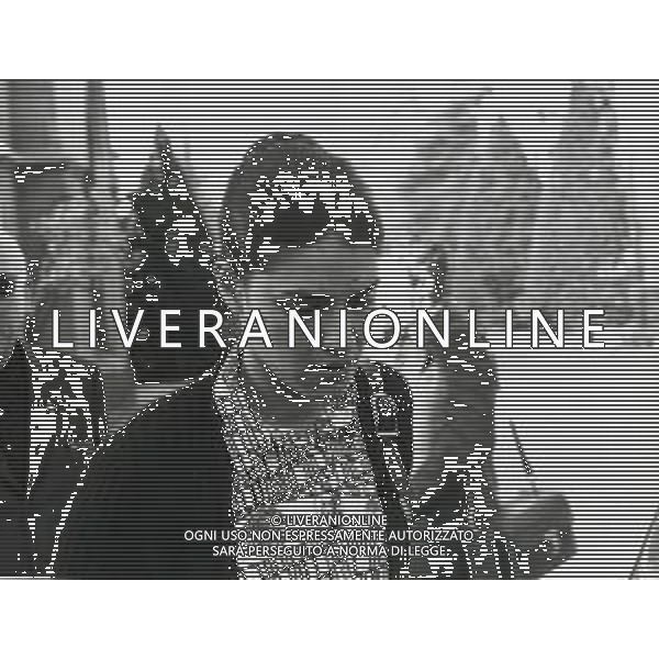 ST- RETROSPETTIVA GIANGIACOMO FELTRINELLI EDITORE E ATTIVISTA ITALIANO NELLA FOTO LA MADRE DI GIANGIACOMO FELTRINELLI GIANNALISA GIANZIANA SI RECA AL CIMITERO IN VISITA AL FIGLIO AG ALDO LIVERANI SAS