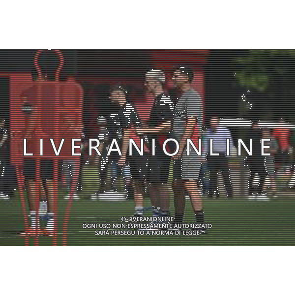 TVRG Primo allenamento Milan nella foto Paulo Fonseca allenatore Milan e sulla SX Alexis Saelemaekers (Milan) Carnago (VA) 08-07-2024 Primo allenamento del Milan presso il centro sportivo Milanello in preparazione della stagione 2024-2025 foto Roberto Garavaglia/Agenzia Aldo Liverani sas