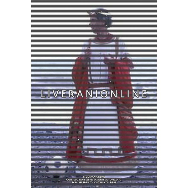DIAP-RETROSPETTIVA FRANCO SCOGLIO ALLENATORE CALCIO NELLA FOTO FRANCO SCOGLIO NELL\'ANNO 1989 A GENOVA FOTO GIORGIO RAVEZZANI-AG ALDO LIVERANI SAS