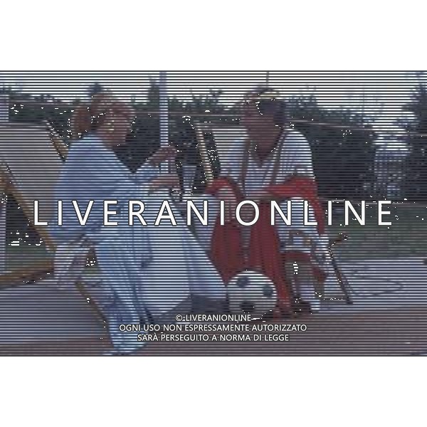 DIAP-RETROSPETTIVA FRANCO SCOGLIO ALLENATORE CALCIO NELLA FOTO FRANCO SCOGLIO NELL\'ANNO 1989 A GENOVA CON LA GIORNALISTA ROSANNA MARANI FOTO GIORGIO RAVEZZANI-AG ALDO LIVERANI SAS