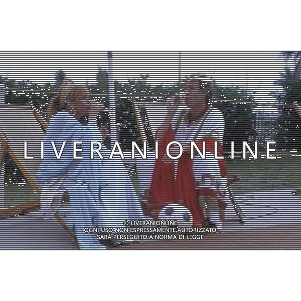 DIAP-RETROSPETTIVA FRANCO SCOGLIO ALLENATORE CALCIO NELLA FOTO FRANCO SCOGLIO NELL\'ANNO 1989 A GENOVA CON LA GIORNALISTA ROSANNA MARANI FOTO GIORGIO RAVEZZANI-AG ALDO LIVERANI SAS