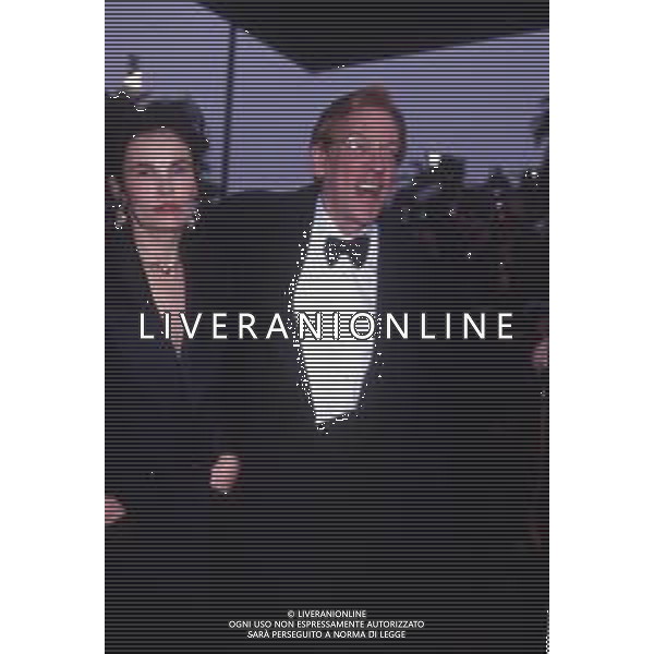 DIAP-RETROSPETTIVA DONALD SUTHERLAND ATTORE NELLA FOTO DONALD SUTHERLAND CON LA MOGLIE FRANCINE RACETTE NELL\'ANNO 1991 A CANNES AG ALDO LIVERANI SAS 