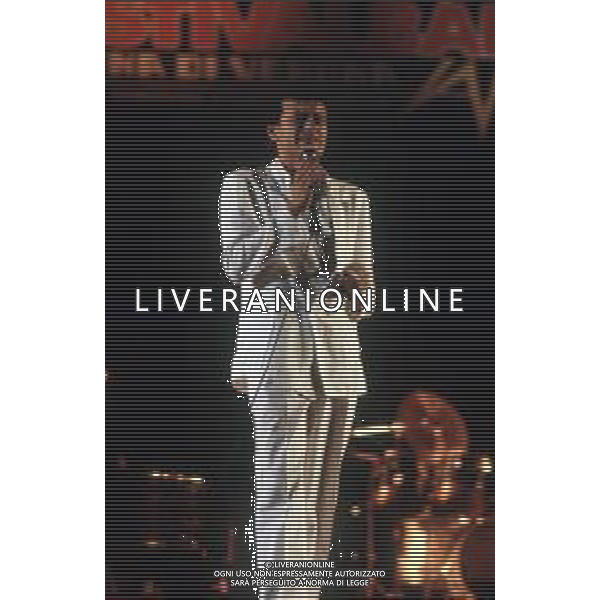 Dia-RETROSPETTIVA PINO D\'ANGIO\' CANTANTE NELLA FOTO PINO D\'ANGIO\' AL FESTIVALBAR NELL\'ANNO 1981 ALL\'ARENA DI VERONA AG ALDO LIVERANI SAS