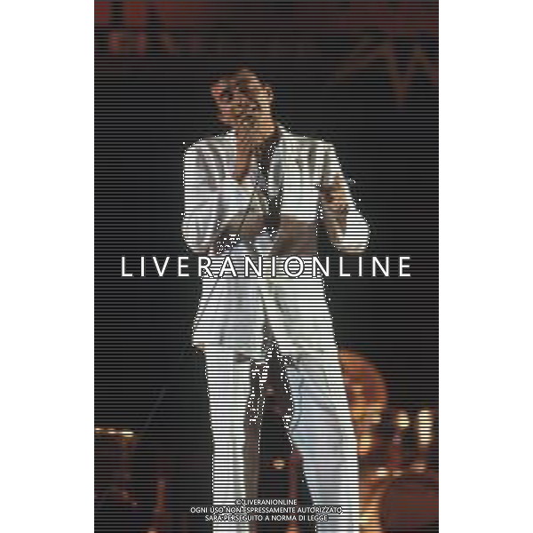 Dia-RETROSPETTIVA PINO D\'ANGIO\' CANTANTE NELLA FOTO PINO D\'ANGIO\' AL FESTIVALBAR NELL\'ANNO 1981 ALL\'ARENA DI VERONA AG ALDO LIVERANI SAS