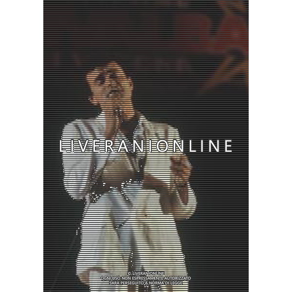 Dia-RETROSPETTIVA PINO D\'ANGIO\' CANTANTE NELLA FOTO PINO D\'ANGIO\' AL FESTIVALBAR NELL\'ANNO 1981 ALL\'ARENA DI VERONA AG ALDO LIVERANI SAS