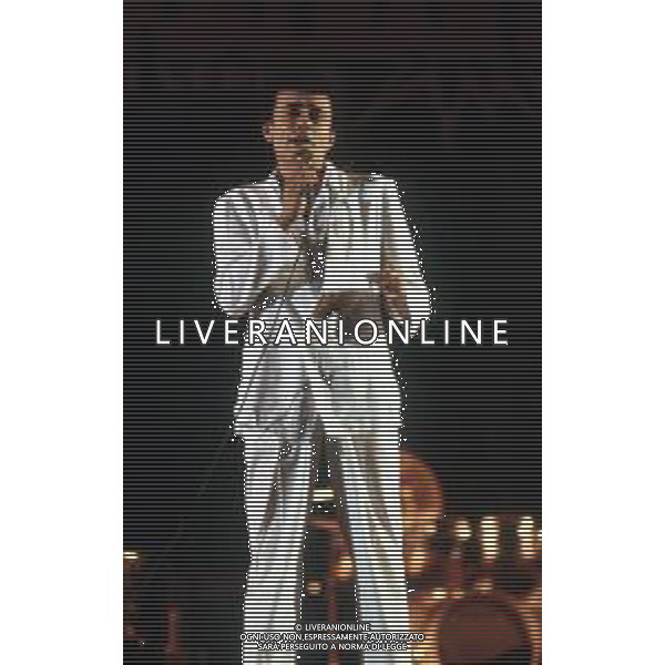 Dia-RETROSPETTIVA PINO D\'ANGIO\' CANTANTE NELLA FOTO PINO D\'ANGIO\' AL FESTIVALBAR NELL\'ANNO 1981 ALL\'ARENA DI VERONA AG ALDO LIVERANI SAS
