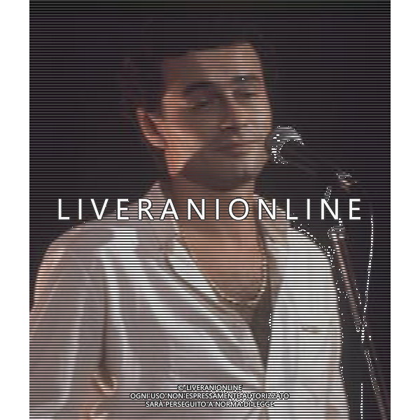 Dia-RETROSPETTIVA PINO D\'ANGIO\' CANTANTE NELLA FOTO PINO D\'ANGIO\' NELL\'ANNO 1981 AG ALDO LIVERANI SAS