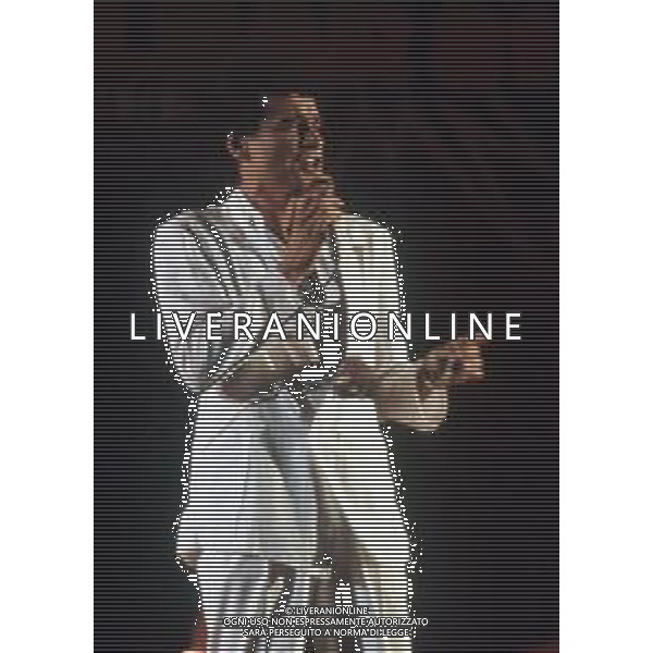 Dia-RETROSPETTIVA PINO D\'ANGIO\' CANTANTE NELLA FOTO PINO D\'ANGIO\' AL FESTIVALBAR NELL\'ANNO 1981 ALL\'ARENA DI VERONA AG ALDO LIVERANI SAS