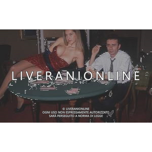 Dia-RETROSPETTIVA PINO D\'ANGIO\' CANTANTE NELLA FOTO CON MARTA MARIONI NEI PANNI DI JESSICA RABBIT A SANREMO NELL\'ANNO 1989 AG ALDO LIVERANI SAS