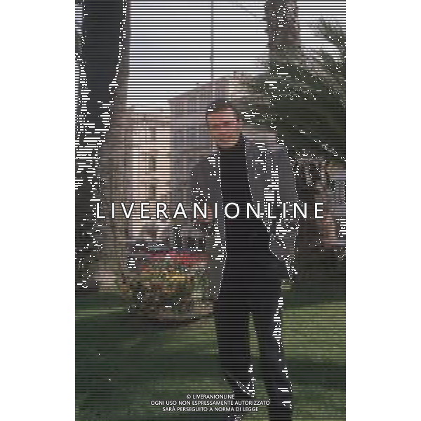 Dia-RETROSPETTIVA PINO D\'ANGIO\' CANTANTE NELLA FOTO PINO D\'ANGIO\' A SANREMO NELL\'ANNO 1989 AG ALDO LIVERANI SAS