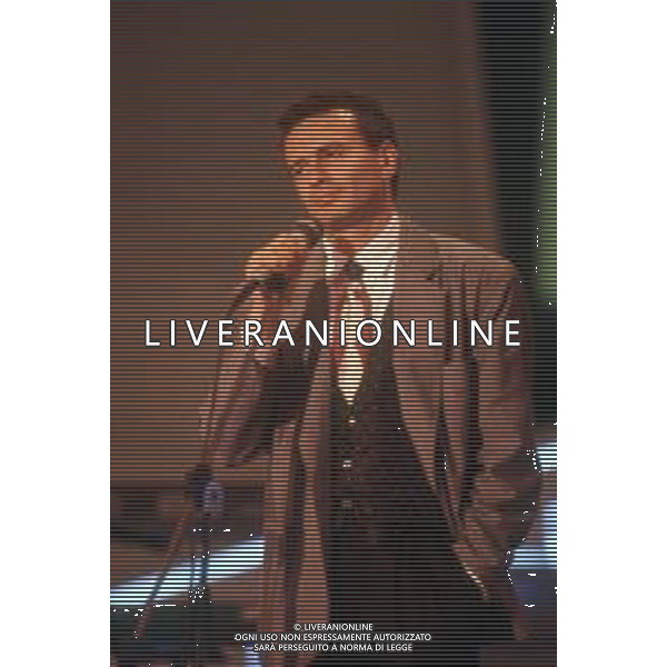 Dia-RETROSPETTIVA PINO D\'ANGIO\' CANTANTE NELLA FOTO PINO D\'ANGIO\' A SANREMO NELL\'ANNO 1989 AG ALDO LIVERANI SAS