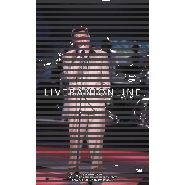 Dia-RETROSPETTIVA PINO D\'ANGIO\' CANTANTE NELLA FOTO PINO D\'ANGIO\' A SANREMO NELL\'ANNO 1989 AG ALDO LIVERANI SAS