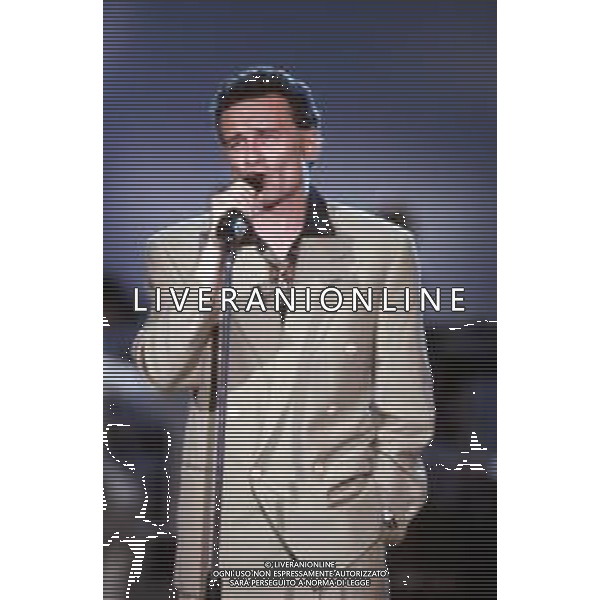 Dia-RETROSPETTIVA PINO D\'ANGIO\' CANTANTE NELLA FOTO PINO D\'ANGIO\' A SANREMO NELL\'ANNO 1989 AG ALDO LIVERANI SAS