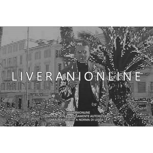 Neg-RETROSPETTIVA PINO D\'ANGIO\' CANTANTE NELLA FOTO PINO D\'ANGIO\' A SANREMO NELL\'ANNO 1989 AG ALDO LIVERANI SAS