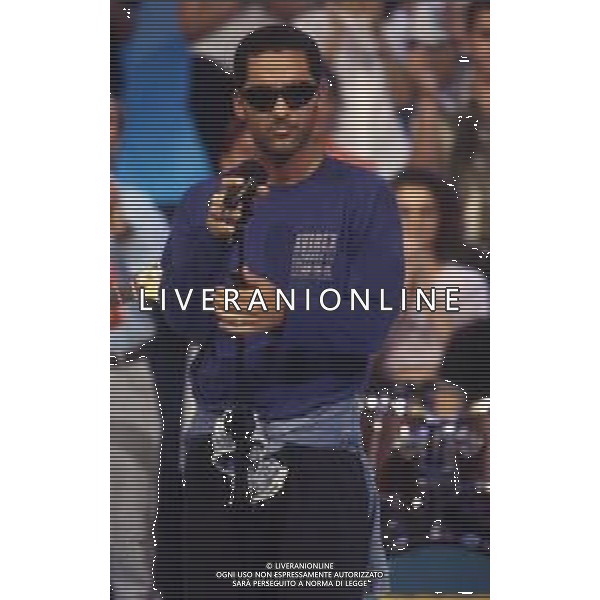 DIAP-RETROSPETTIVA GIUSEPPE FIORELLO ATTORE E PRODUTTORE CINEMATOGRAFICO NELLA FOTO GIUSEPPE FIORELLO NELLA TRASMISSIONE TELEVISIVA “PATTI CHIARI“ NELL\'ANNO 1997 AG ALDO LIVERANI SAS