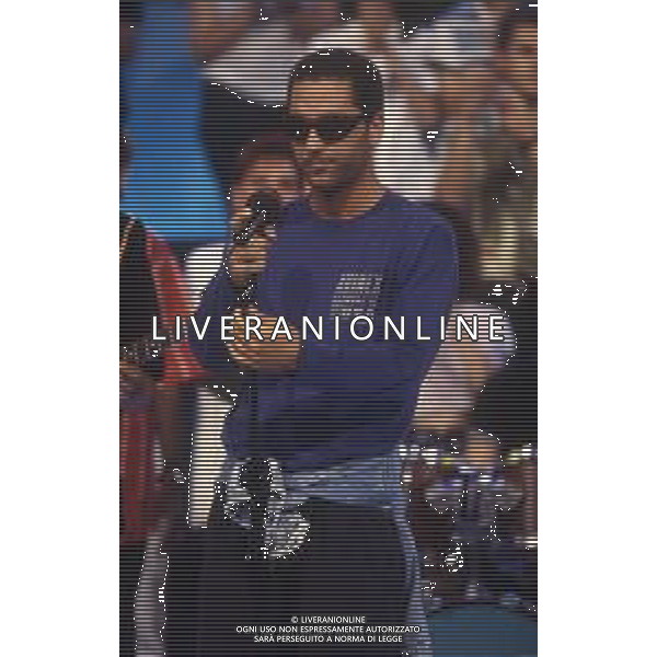 DIAP-RETROSPETTIVA GIUSEPPE FIORELLO ATTORE E PRODUTTORE CINEMATOGRAFICO NELLA FOTO GIUSEPPE FIORELLO NELLA TRASMISSIONE TELEVISIVA “PATTI CHIARI“ NELL\'ANNO 1997 AG ALDO LIVERANI SAS