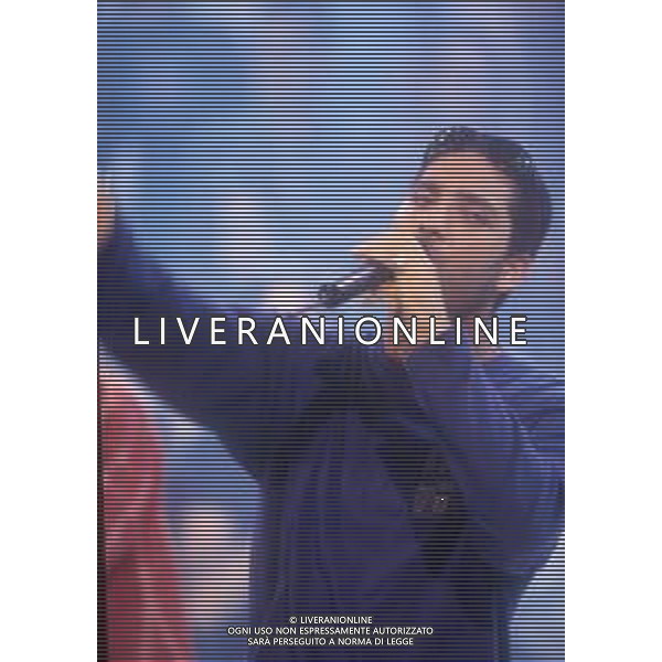 DIAP-RETROSPETTIVA GIUSEPPE FIORELLO ATTORE E PRODUTTORE CINEMATOGRAFICO NELLA FOTO GIUSEPPE FIORELLO NELLA TRASMISSIONE TELEVISIVA “PATTI CHIARI“ NELL\'ANNO 1997 AG ALDO LIVERANI SAS