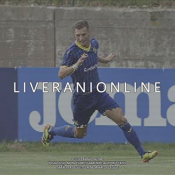Darko Lazovic of Hellas Verona play the ball during Hellas Verona FC vs Top 22 Dilettanti Verona, 1° Test Match, at Centro Sportivo \'La Pineta\' on Folgaria (TN), on July 17, 2024. (Photo by Davide Casentini)/AGENZIA ALDO LIVERANI SAS