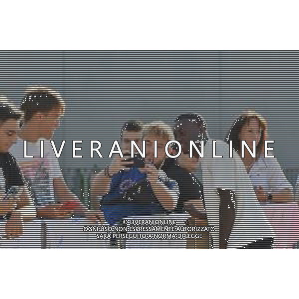 TVMV-Torino 20.07.2024 JMedical © Manuela Viganti/Agenzia Aldo Liverani Visite Mediche Juventus Stagione 2024/2025 Nella foto: timothy weah scatta selfie con i tifosi ©Viganti/AGENZIA ALDO LIVERANI SAS