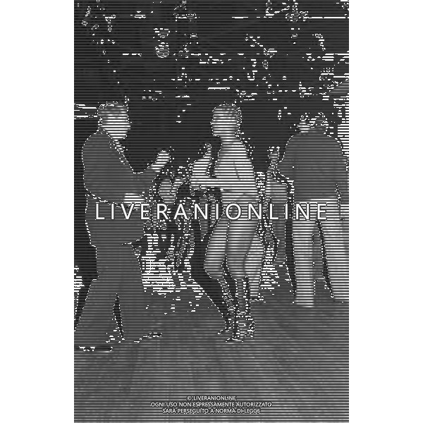 Neg- RETROSPETTIVA PINO CARUSO ATTORE nella foto nella discoteca Studio 54 di Milano nel 1979 con una Ballerina AG ALDO LIVERANI SAS