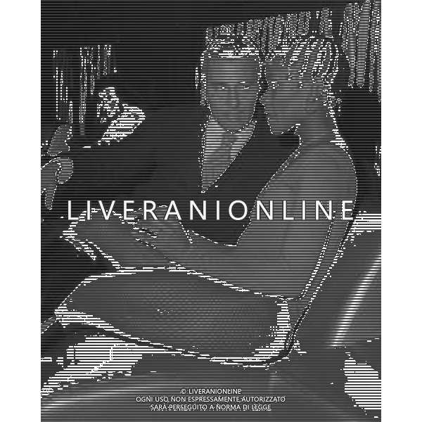 Neg- RETROSPETTIVA PINO CARUSO ATTORE nella foto nella discoteca Studio 54 di Milano nel 1979 con una Ballerina AG ALDO LIVERANI SAS