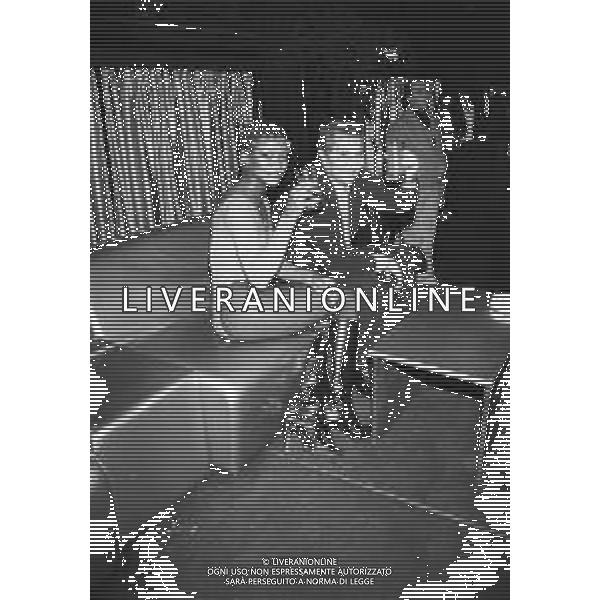 Neg- RETROSPETTIVA PINO CARUSO ATTORE nella foto nella discoteca Studio 54 di Milano nel 1979 con una Ballerina AG ALDO LIVERANI SAS