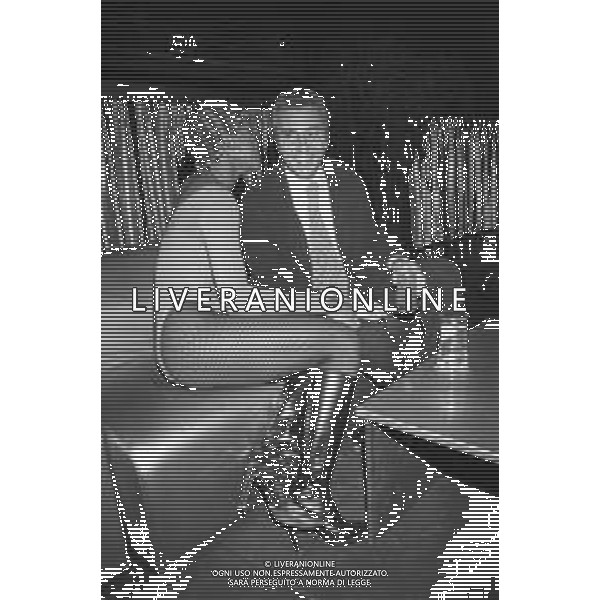 Neg- RETROSPETTIVA PINO CARUSO ATTORE nella foto nella discoteca Studio 54 di Milano nel 1979 con una Ballerina AG ALDO LIVERANI SAS
