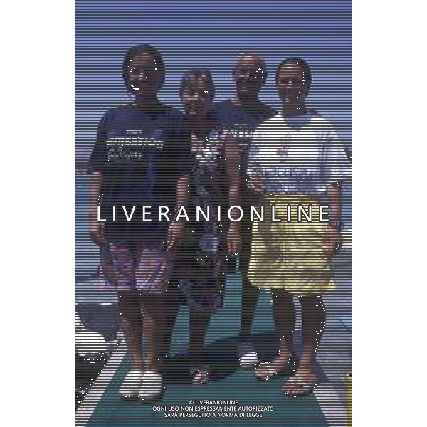 DIAP- RETROSPETTIVA ROSSANA MAIORCA APNEISTA NELLA FOTO ROSSANA MAIORCA NELL\'ANNO 1991 CON LA FAMIGLIA AG ALDO LIVERANI SAS