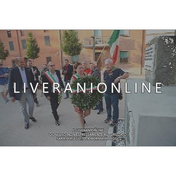 IMOLA 26 07 2024 PONTICELLI FESTA "PASTASCIUTTA ANTIFASCISTA" RAFFAELE DONINI E PIER LUIGI BERSANI PRESENTANO IL LIBRO DI DONINI NELLA FOTO CORTEO E POSA CORONA AL MONUMENTO DEI PARTIGIANI FOTO GIANNI SANNA-AG ALDO LIVERANI SAS