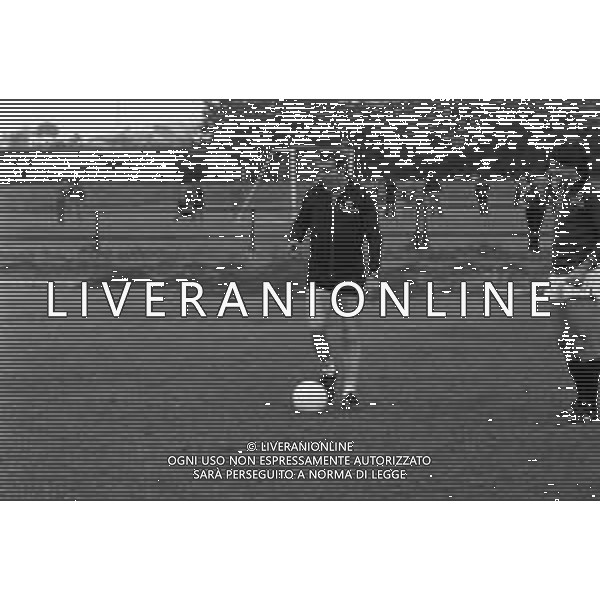 Neg- RETROSPETTIVA CHIAPPELLA GIUSEPPE ALLENATORE CALCIO NELLA FOTO DURANTE L’ALLENAMENTO INTER CALCIO NELL’ANNO 1976-1977 AG ALDO LIVERANI SAS
