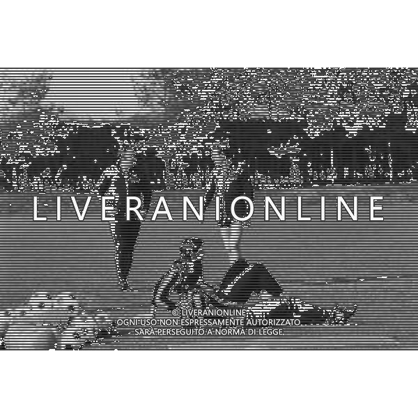 Neg- RETROSPETTIVA CHIAPPELLA GIUSEPPE ALLENATORE CALCIO NELLA FOTO DURANTE L’ALLENAMENTO INTER CALCIO NELL’ANNO 1976-1977 CON ENEA MASIERO AG ALDO LIVERANI SAS