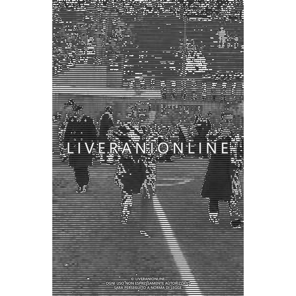 Neg- RETROSPETTIVA CHIAPPELLA GIUSEPPE ALLENATORE CALCIO NELLA FOTO ALLENATORE INTER ENTRA ALLO STADIO DI SAN SIRO A MILANO NELL’ANNO 1976-1977 AG ALDO LIVERANI SAS