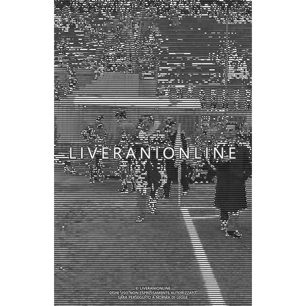 Neg- RETROSPETTIVA CHIAPPELLA GIUSEPPE ALLENATORE CALCIO NELLA FOTO ALLENATORE INTER ENTRA ALLO STADIO DI SAN SIRO A MILANO NELL’ANNO 1976-1977 AG ALDO LIVERANI SAS