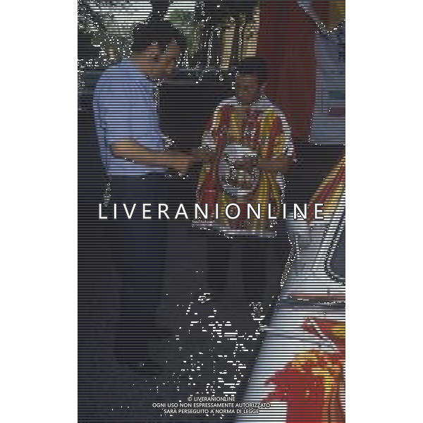 DIAP-ROMA FESTEGGIAMENTI PER LA CONQUISTA DEL 2 SCUDETTO NELL\'ANNO 1983 NELLA FOTO I TIFOSI DELLA ROMA CALCIO FESTEGGIANO LA CONQUISTA DEL 2 SCUDETTO ANNO 1983 AG ALDO LIVERANI SAS
