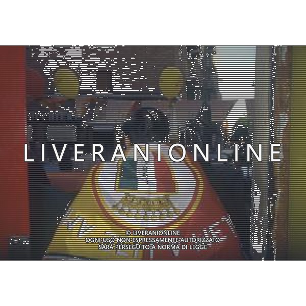 DIAP-ROMA FESTEGGIAMENTI PER LA CONQUISTA DEL 2 SCUDETTO NELL\'ANNO 1983 NELLA FOTO I TIFOSI DELLA ROMA CALCIO FESTEGGIANO LA CONQUISTA DEL 2 SCUDETTO ANNO 1983 AG ALDO LIVERANI SAS