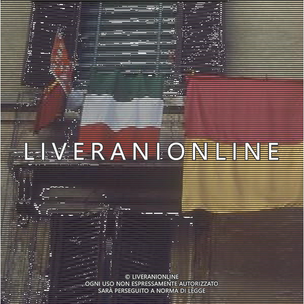 DIAP-ROMA FESTEGGIAMENTI PER LA CONQUISTA DEL 2 SCUDETTO NELL\'ANNO 1983 NELLA FOTO I TIFOSI DELLA ROMA CALCIO FESTEGGIANO LA CONQUISTA DEL 2 SCUDETTO ANNO 1983 AG ALDO LIVERANI SAS