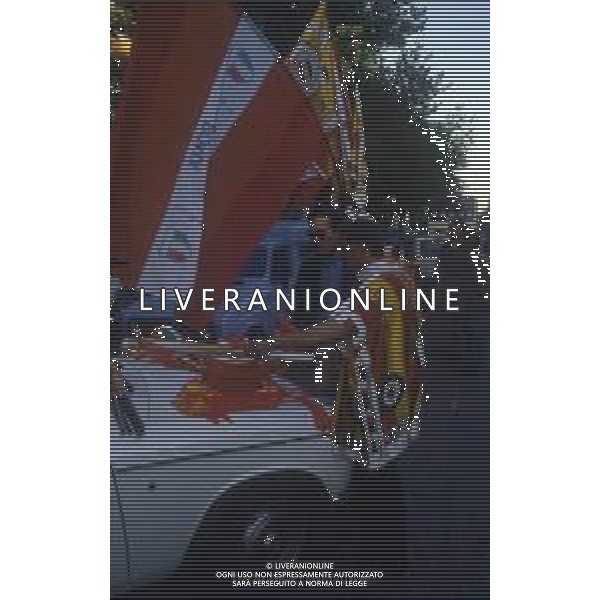 DIAP-ROMA FESTEGGIAMENTI PER LA CONQUISTA DEL 2 SCUDETTO NELL\'ANNO 1983 NELLA FOTO I TIFOSI DELLA ROMA CALCIO FESTEGGIANO LA CONQUISTA DEL 2 SCUDETTO ANNO 1983 AG ALDO LIVERANI SAS