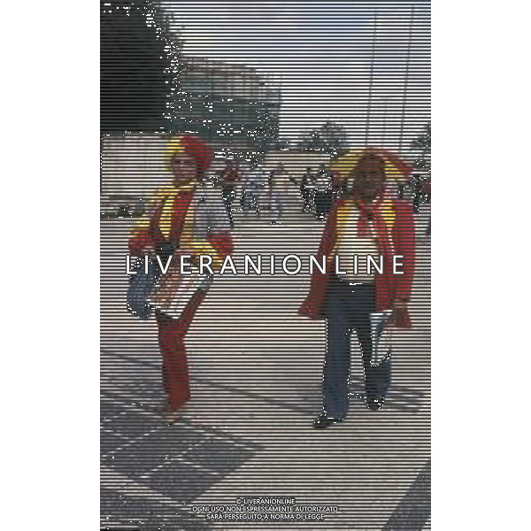 DIAP-ROMA FESTEGGIAMENTI PER LA CONQUISTA DEL 2 SCUDETTO NELL\'ANNO 1983 NELLA FOTO I TIFOSI DELLA ROMA CALCIO FESTEGGIANO LA CONQUISTA DEL 2 SCUDETTO ANNO 1983 AG ALDO LIVERANI SAS