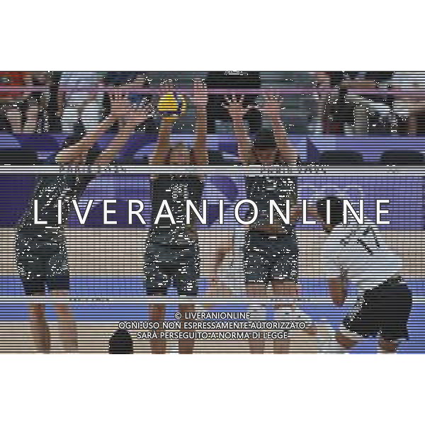 Olimpiadi Parigi 2024 - Pallavolo M nella foto Reda Haikal (Egitto) contro il muro di da SX Yuri Romanò (Italia), Gianluca Galassi (Italia) e Alessandro Michieletto (Italia) Parigi (FRA) 30-07-2024 Arena Parigi Sud Italia vs Egitto Pallavolo maschile turno preliminare - Gruppo B foto Roberto Garavaglia/Agenzia Aldo Liverani sas